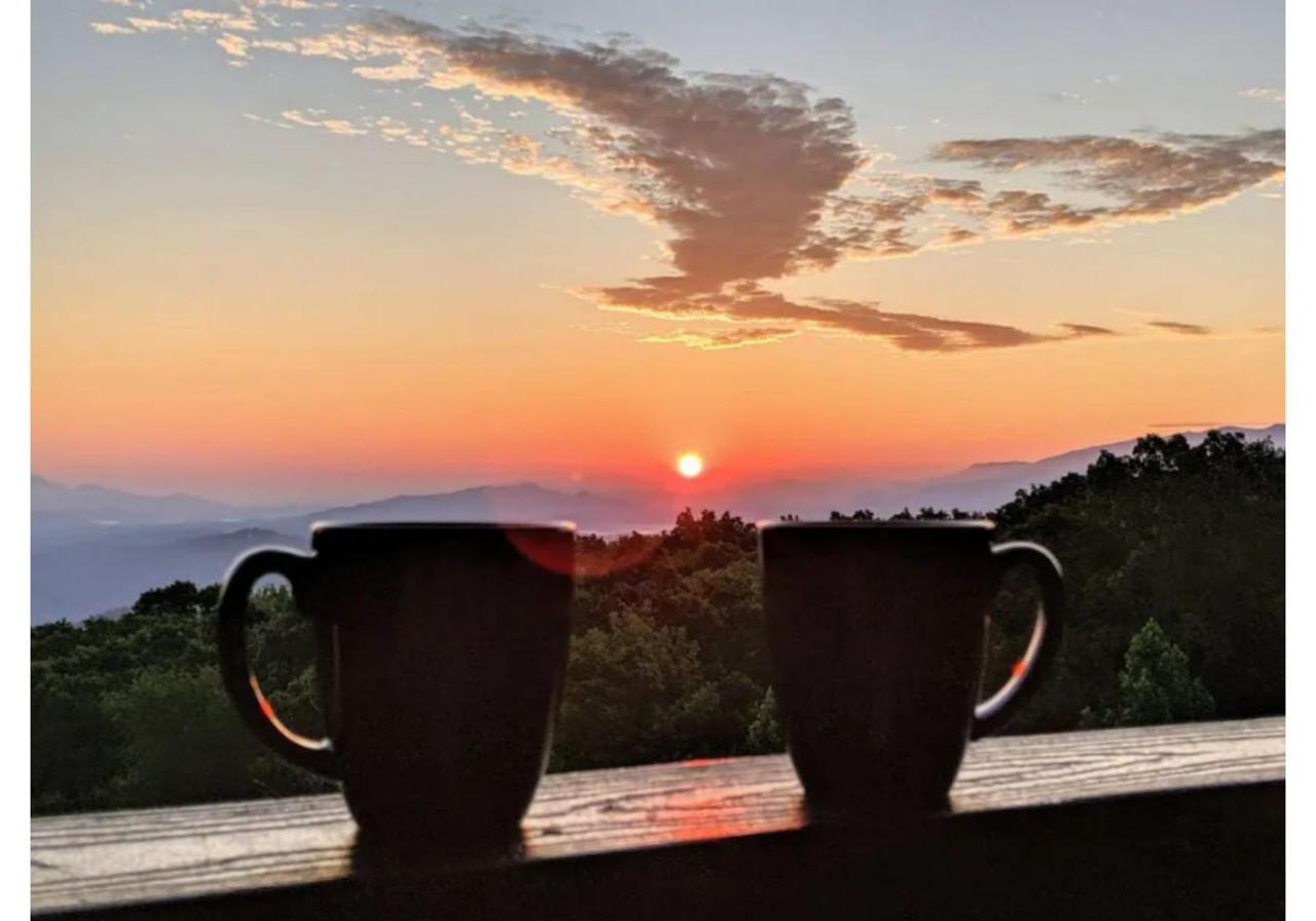Sky High Views!!-Peak Mountaintop-Outdoor Pool-Close To Downtown-Private Balcony-Wifi-Cable Gatlinburg Kültér fotó