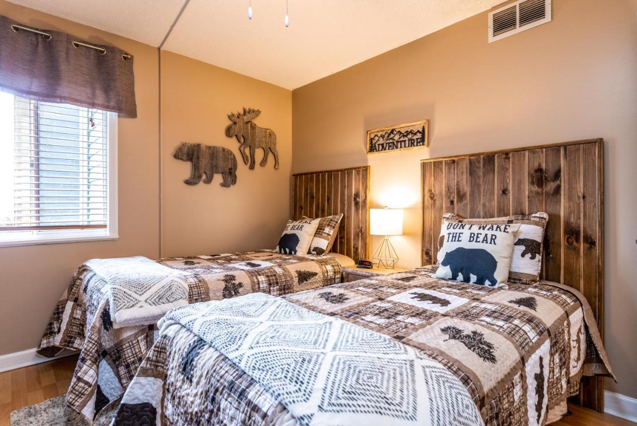 Sky High Views!!-Peak Mountaintop-Outdoor Pool-Close To Downtown-Private Balcony-Wifi-Cable Gatlinburg Kültér fotó