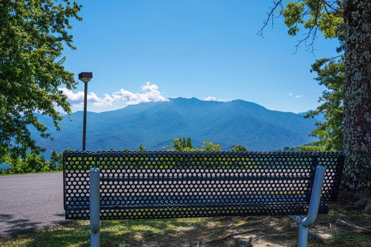 Sky High Views!!-Peak Mountaintop-Outdoor Pool-Close To Downtown-Private Balcony-Wifi-Cable Gatlinburg Kültér fotó