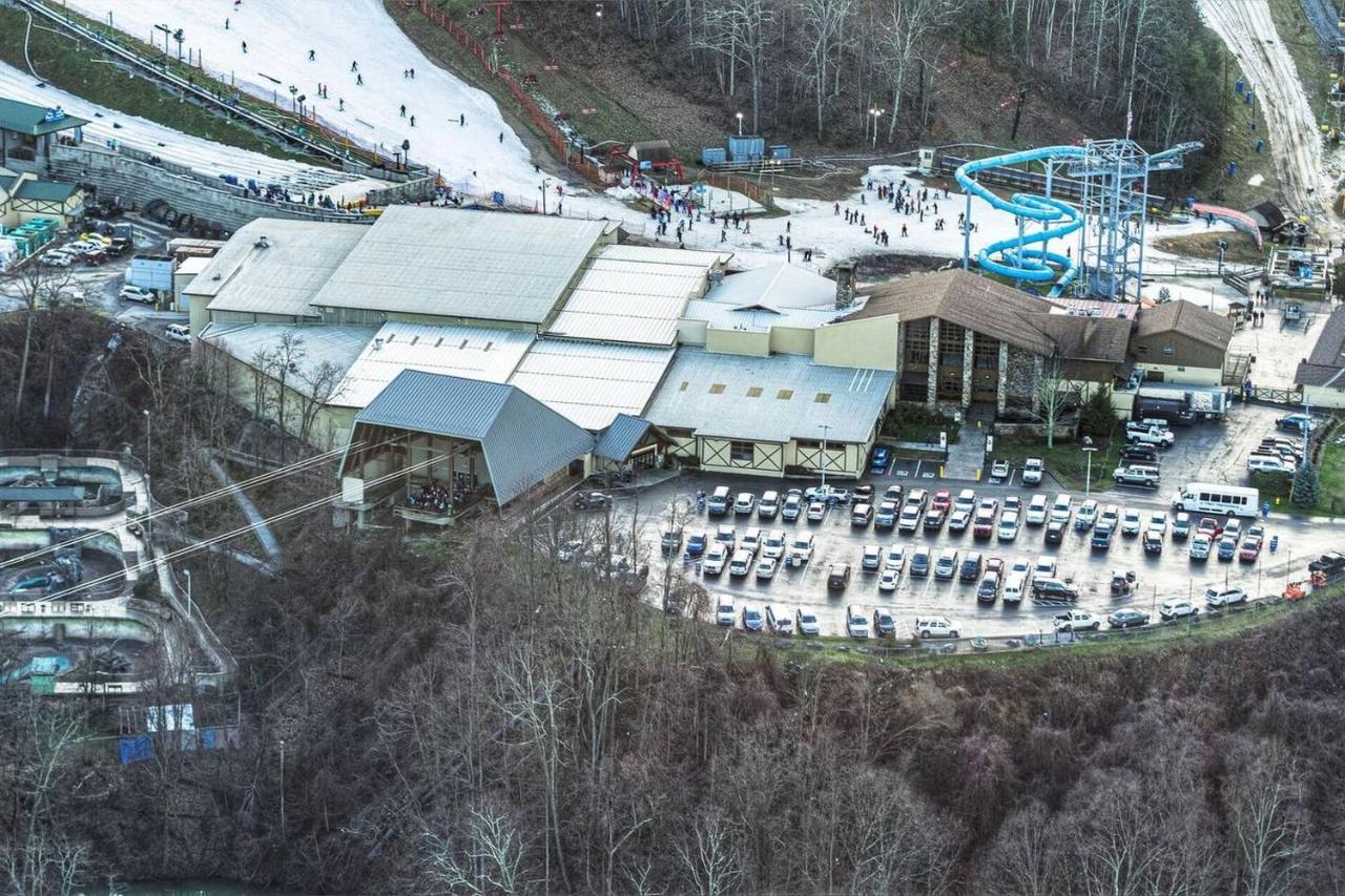 Sky High Views!!-Peak Mountaintop-Outdoor Pool-Close To Downtown-Private Balcony-Wifi-Cable Gatlinburg Kültér fotó