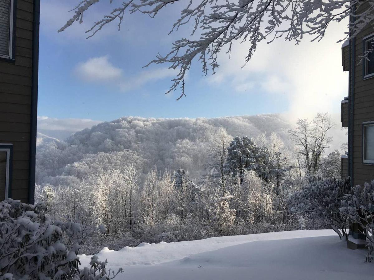 Sky High Views!!-Peak Mountaintop-Outdoor Pool-Close To Downtown-Private Balcony-Wifi-Cable Gatlinburg Kültér fotó