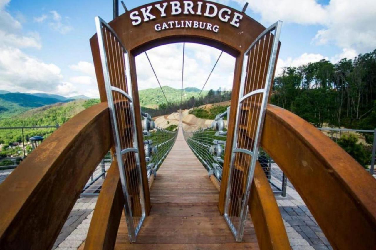 Sky High Views!!-Peak Mountaintop-Outdoor Pool-Close To Downtown-Private Balcony-Wifi-Cable Gatlinburg Kültér fotó