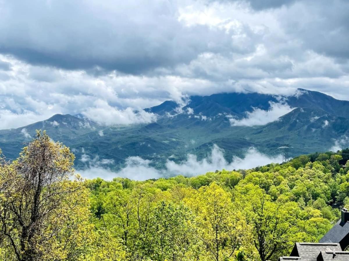 Sky High Views!!-Peak Mountaintop-Outdoor Pool-Close To Downtown-Private Balcony-Wifi-Cable Gatlinburg Kültér fotó