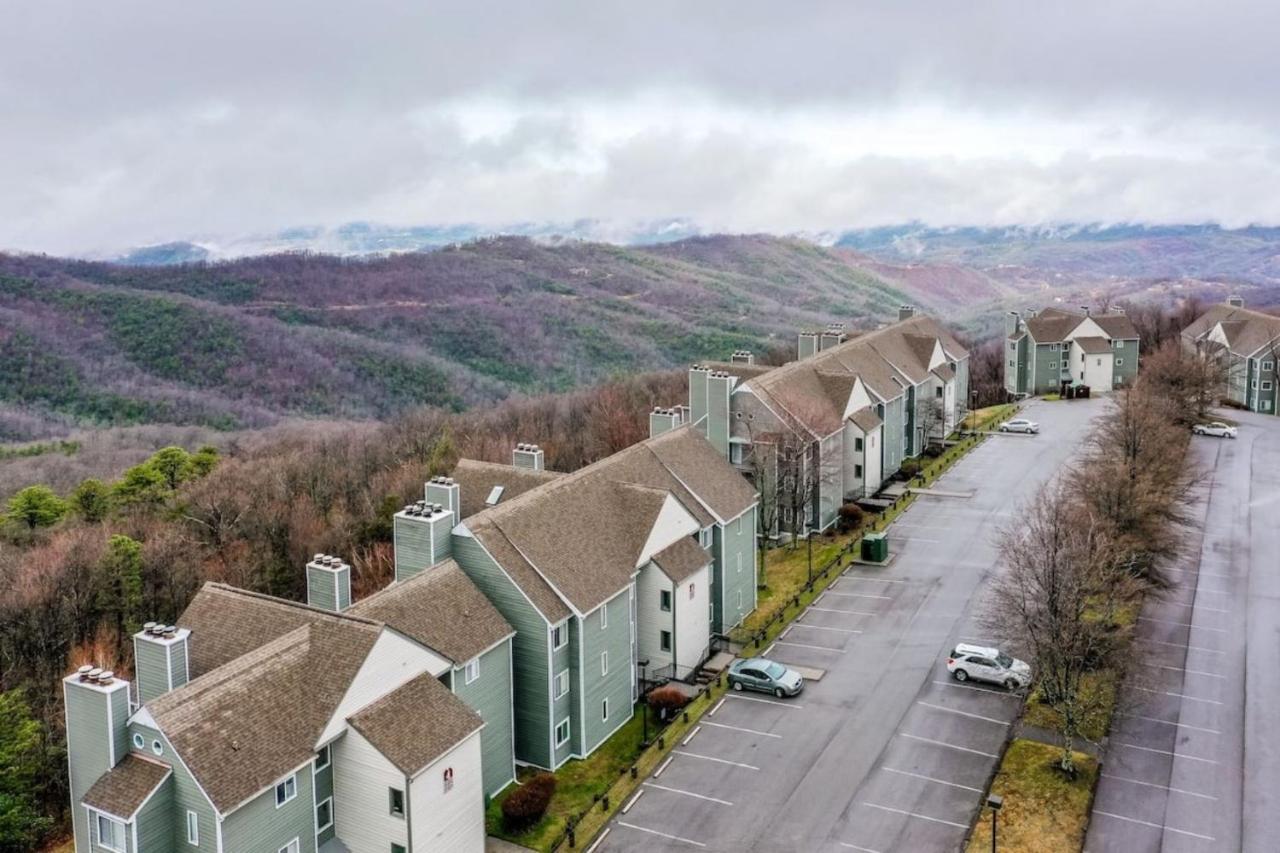 Sky High Views!!-Peak Mountaintop-Outdoor Pool-Close To Downtown-Private Balcony-Wifi-Cable Gatlinburg Kültér fotó