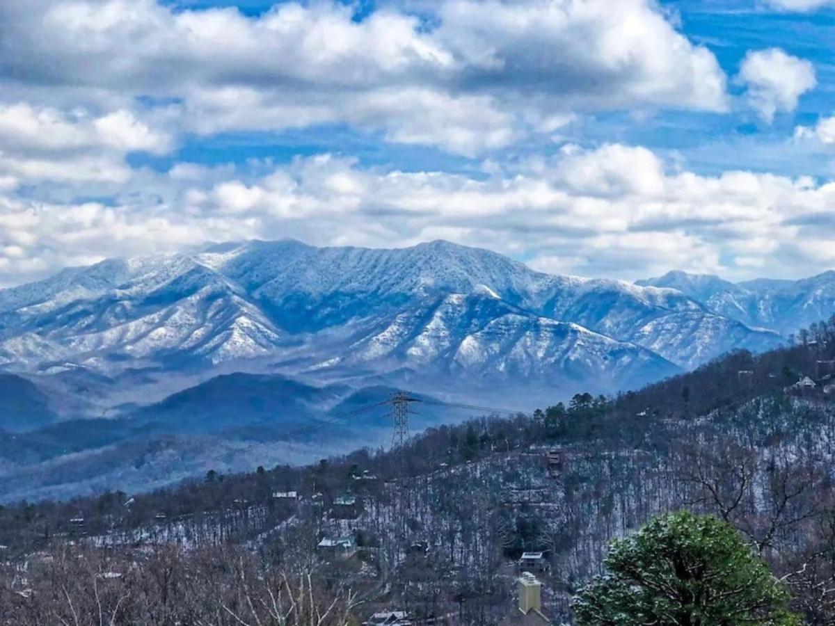 Sky High Views!!-Peak Mountaintop-Outdoor Pool-Close To Downtown-Private Balcony-Wifi-Cable Gatlinburg Kültér fotó