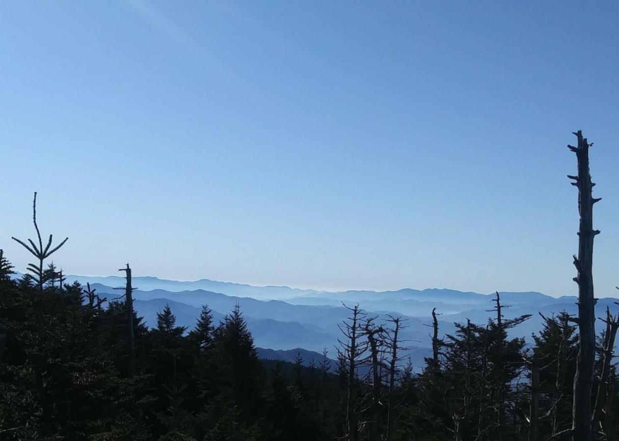 Sky High Views!!-Peak Mountaintop-Outdoor Pool-Close To Downtown-Private Balcony-Wifi-Cable Gatlinburg Kültér fotó