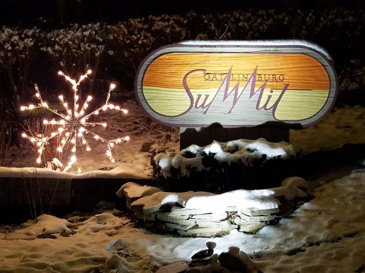 Sky High Views!!-Peak Mountaintop-Outdoor Pool-Close To Downtown-Private Balcony-Wifi-Cable Gatlinburg Kültér fotó